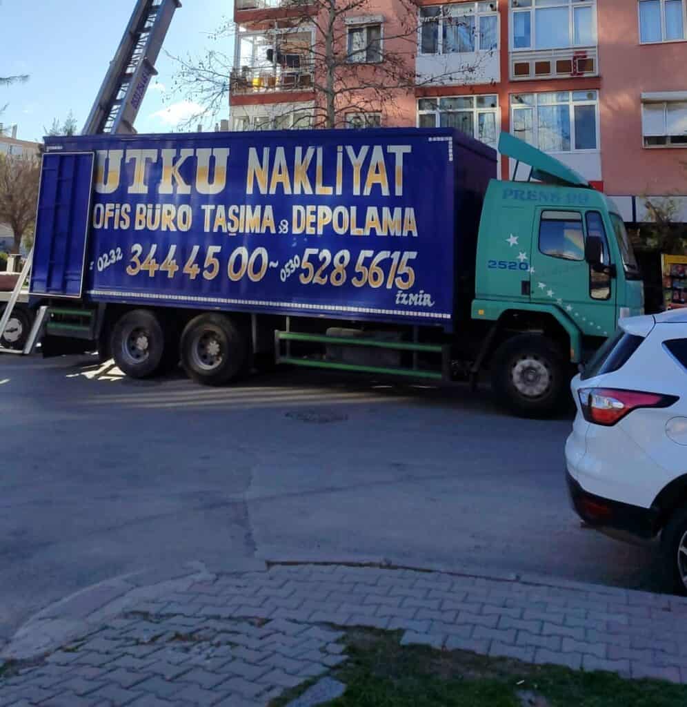 İzmir evden eve nakliyat kamyonu